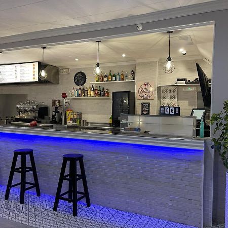 Hostal Restaurante Avenida De Madrid Terrassa Exteriör bild