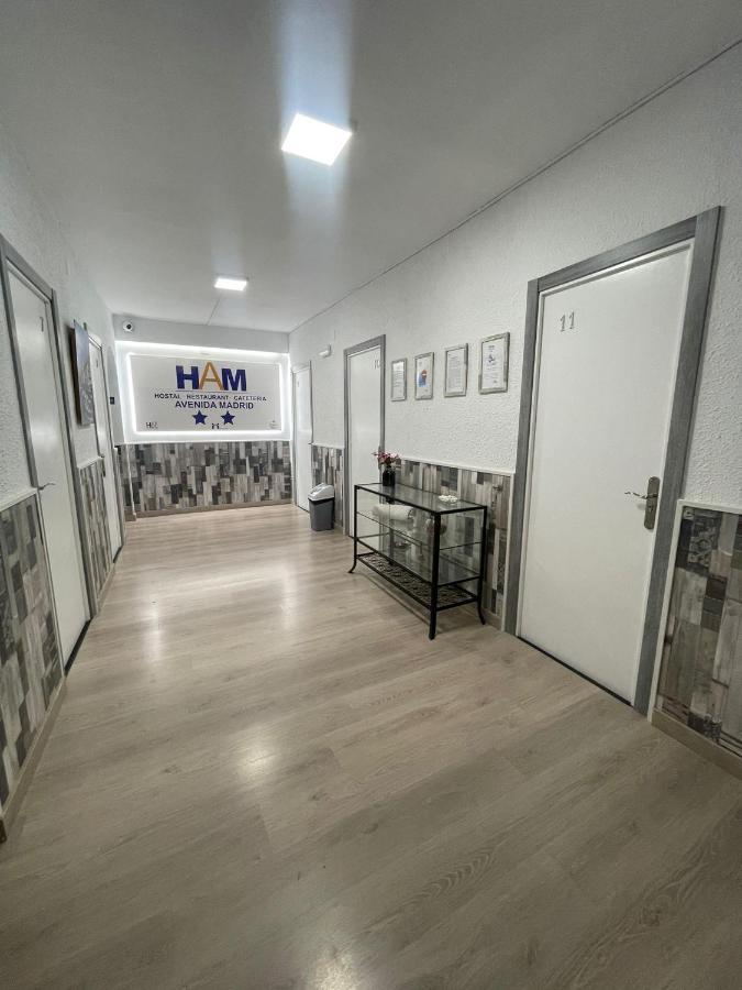 Hostal Restaurante Avenida De Madrid Terrassa Exteriör bild