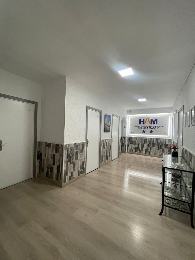 Hostal Restaurante Avenida De Madrid Terrassa Exteriör bild