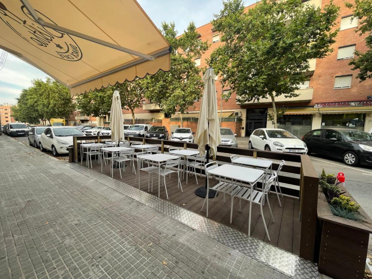Hostal Restaurante Avenida De Madrid Terrassa Exteriör bild