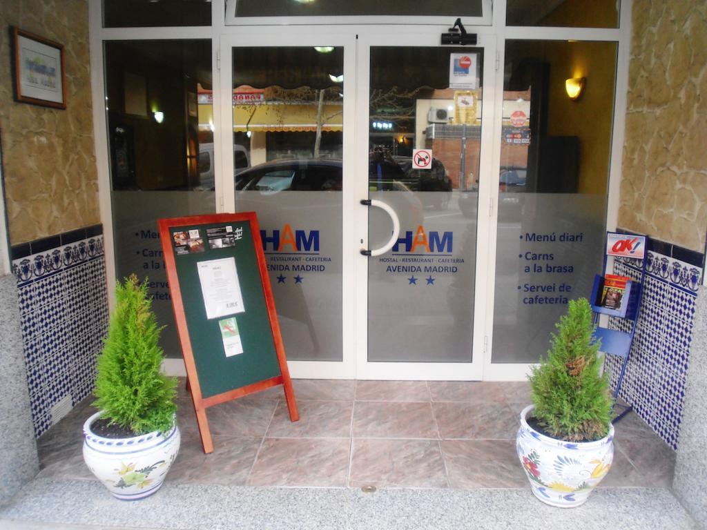 Hostal Restaurante Avenida De Madrid Terrassa Exteriör bild