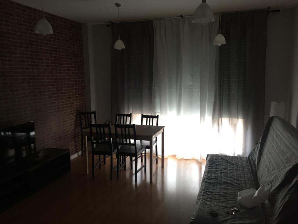 Hostal Restaurante Avenida De Madrid Terrassa Exteriör bild