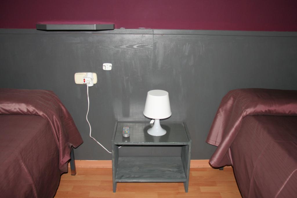 Hostal Restaurante Avenida De Madrid Terrassa Exteriör bild