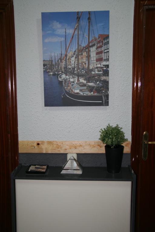 Hostal Restaurante Avenida De Madrid Terrassa Exteriör bild